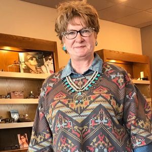 Meet your Posher, Cyndi